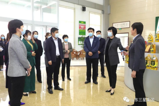 濱州市女企業家創業創新協會主會場參會人員來山東三星集團觀摩交流