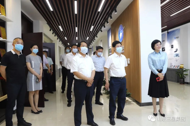 省工商聯副主席、省總商會副會長郭建禮來山東三星集團調研