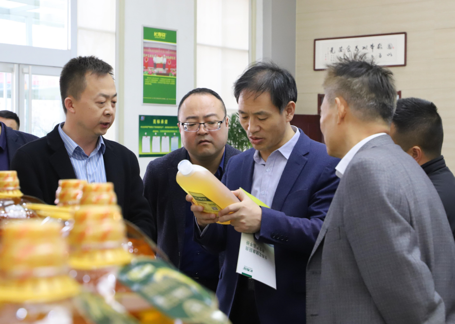 甘肅省定西市糧食和物資儲備局黨組書記、局長燕永春一行來山東三星集團參觀座談
