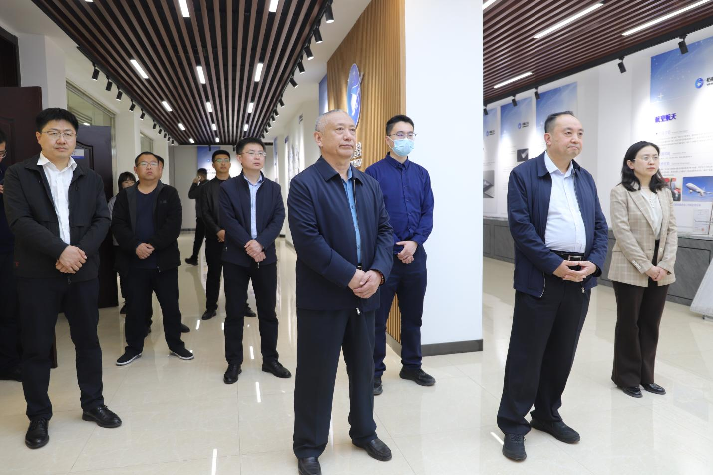 省工信廳電子信息產業處處長、二級巡視員李英峰來山東三星集團調研