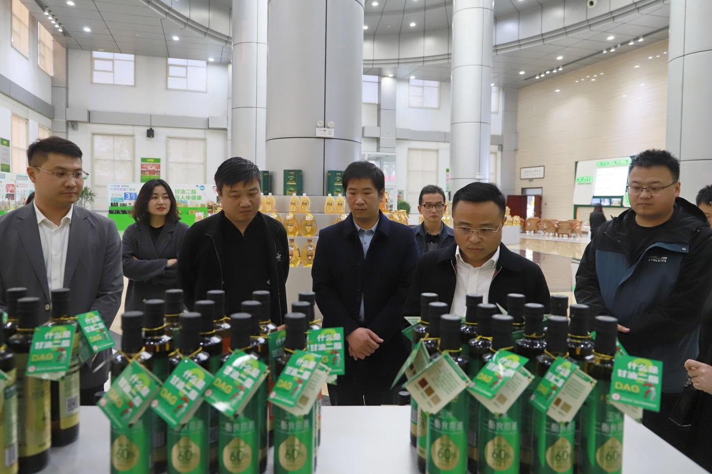 陽谷縣工商聯考察團來山東三星集團參觀考察