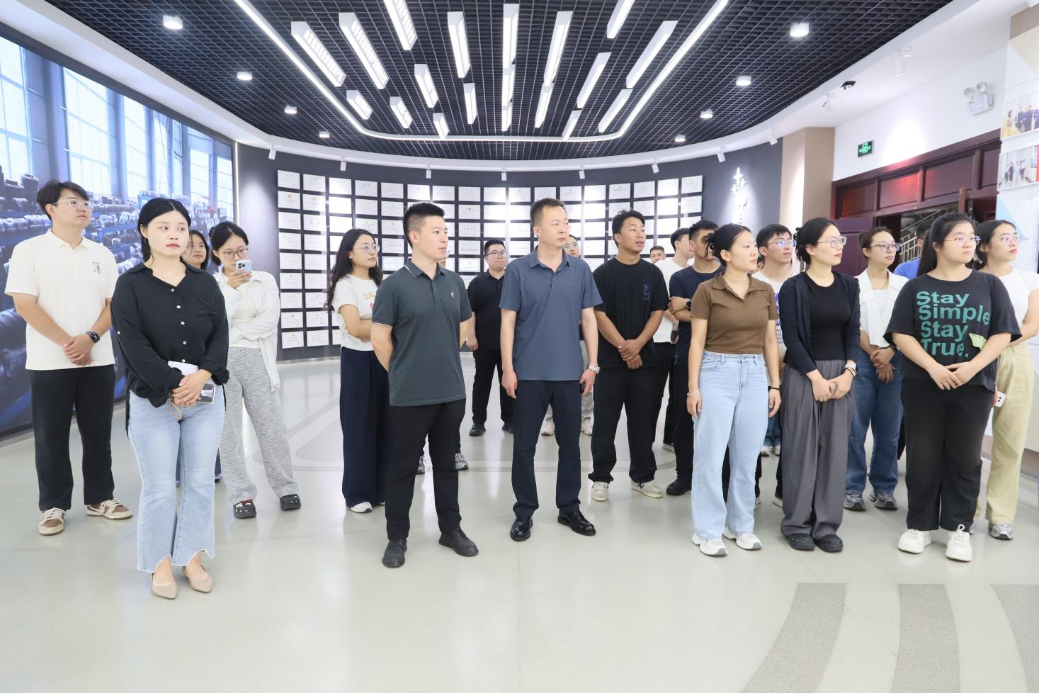 韓店鎮青年干部來山東三星集團參觀