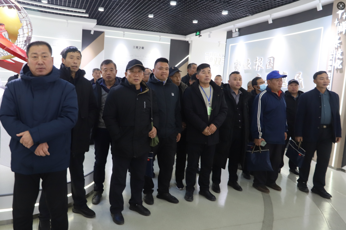 樂陵市高素質農民糧油產能提升主體培育培訓班走進山東三星集團參觀學習