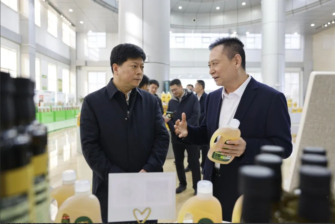 濱州市委常委、常務副市長胡薄來山東三星集團調研