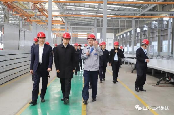 山東重工集團、濰柴動力、中國重汽集團、中通客車集團領導一行來機械公司交流考察