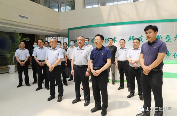 省民營企業高質量發展服務隊到山東三星集團參觀并開展贈書送學活動